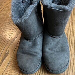 UGG Bailey Bow II Boots Gray Suede Women’s 8-8.5 (Big Kids Size 6)